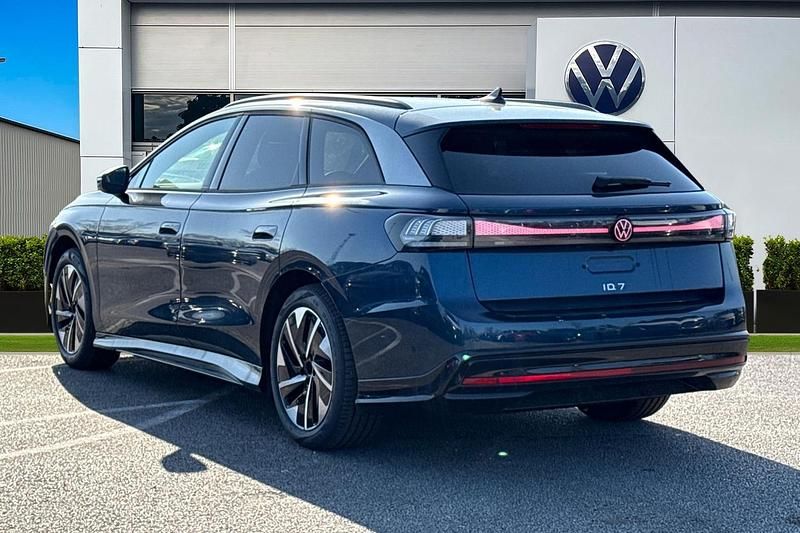 New VW ID.7 Pro 77 kW (105 HP) 2026 Blue Estate