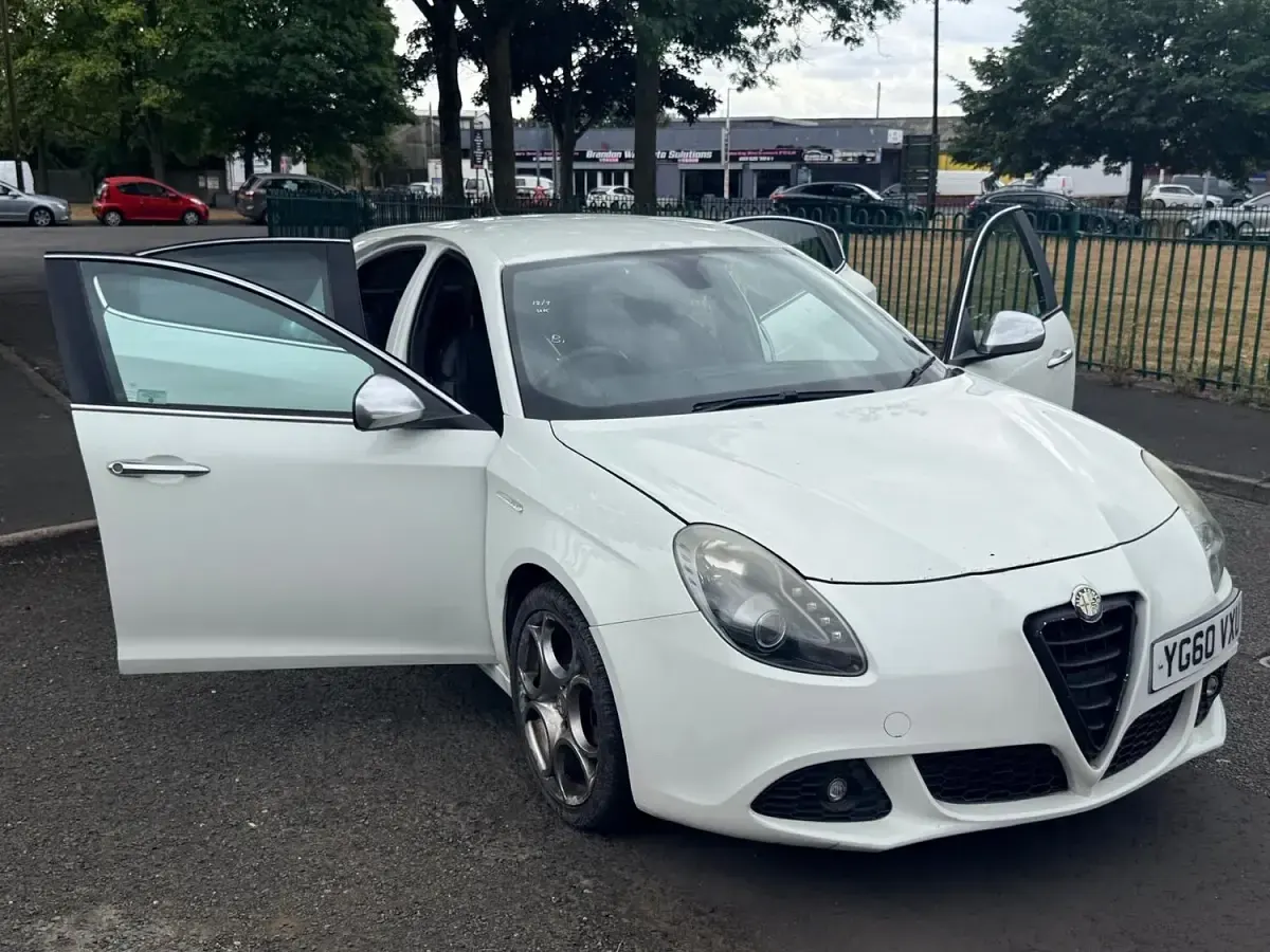 Used Alfa Romeo Giulietta Veloce 2010 White Hatchback