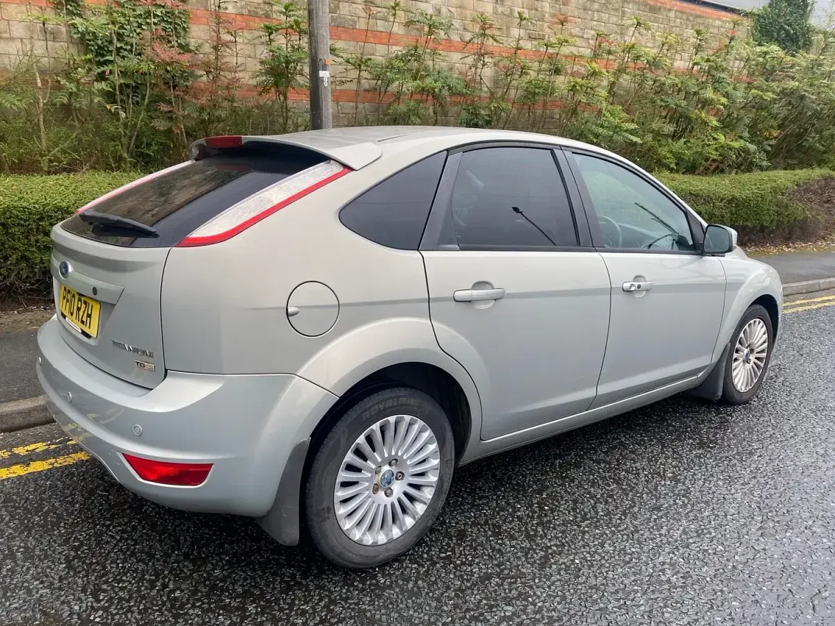 Used Ford Focus Titanium 110 HP (80 kW) 2010 Silver Hatchback