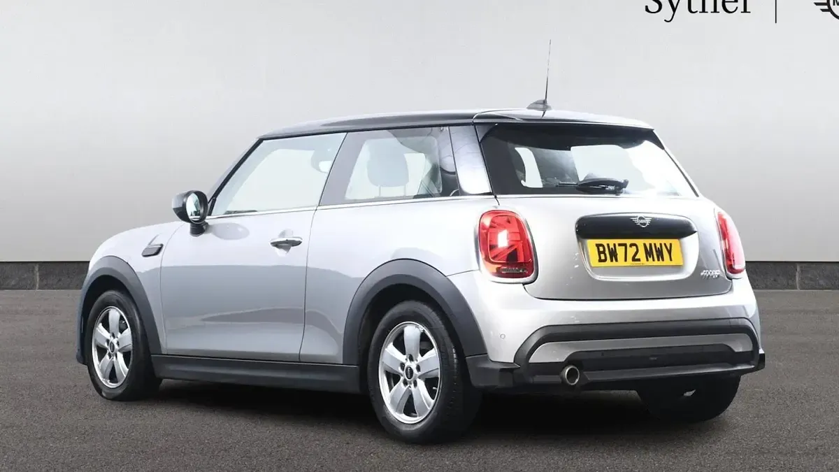 Used Mini Cooper Classic 134 HP (98 kW) 2023 Silver Hatchback