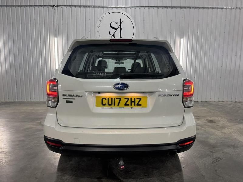 Begagnad Subaru Forester Premium 150 HK (110 kW) 2017 Vit SUV