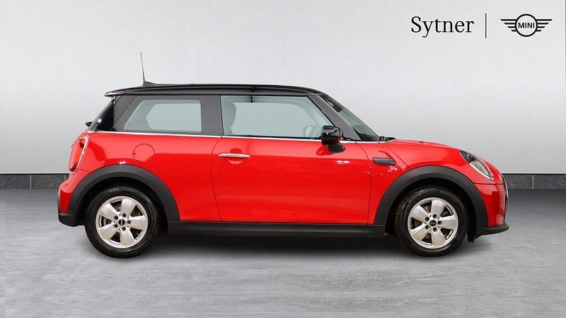 Used Mini Cooper Classic 134 HP (98 kW) 2022 Red Hatchback