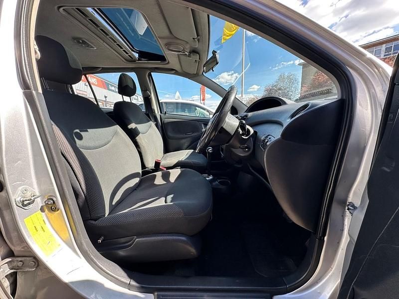 Usado Toyota Yaris 2005 Prateado Citadino