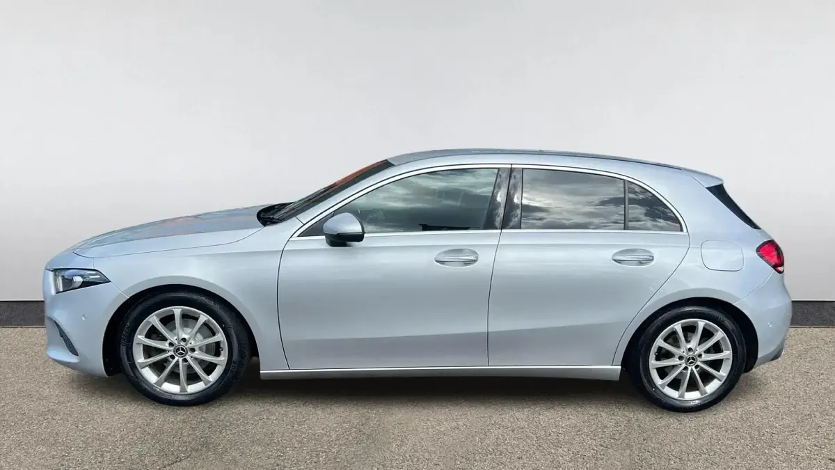 Begagnad Mercedes A180 Premium 116 HK (85 kW) 2018 Silver Halvkombi