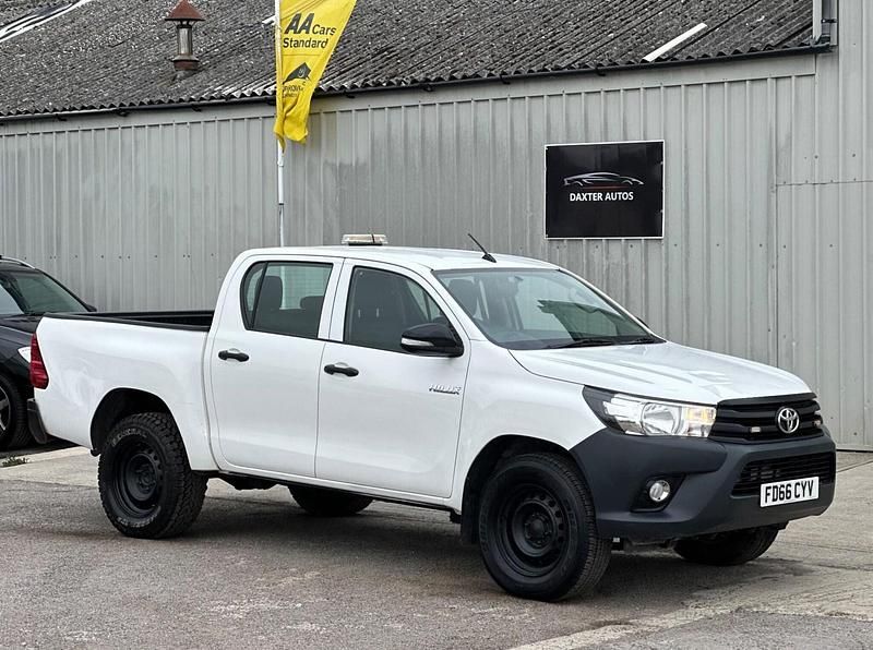 White Used 2016 Toyota HiLux Active Pickup | £11,990 (Good price) - Image 1/2