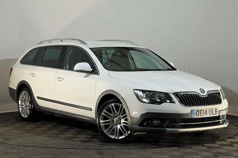 White Used 2014 Skoda Superb Estate | £7,795 (Fair price) - Image 1/1