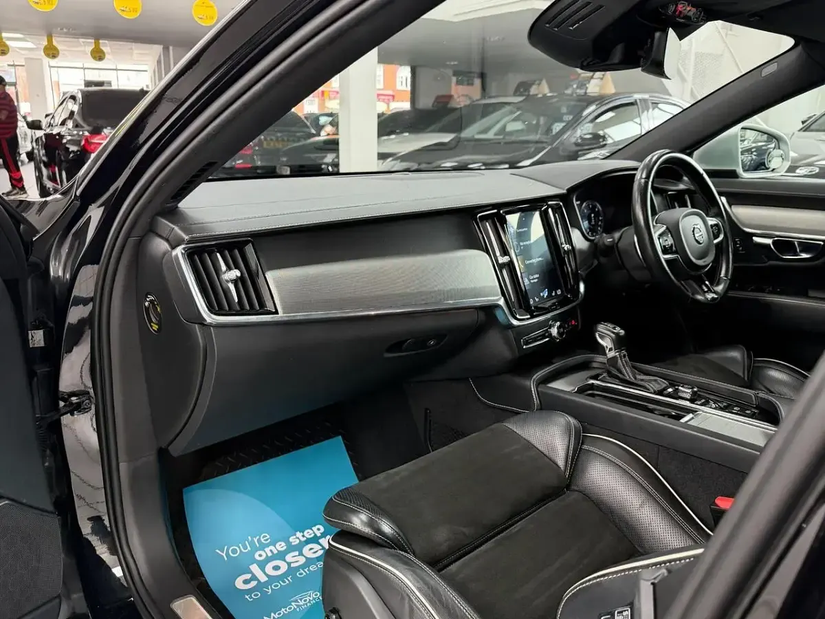 Used Volvo S90 R-Design 190 HP (139 kW) 2018 Black Sedan