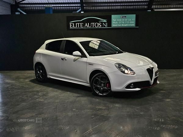 White Used 2018 Alfa Romeo Giulietta Hatchback | £8,795 (Expensive) - Image 1/4