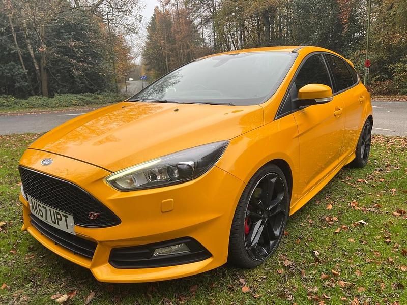 Used Ford Focus ST 185 HP (136 kW) 2018 Orange Hatchback