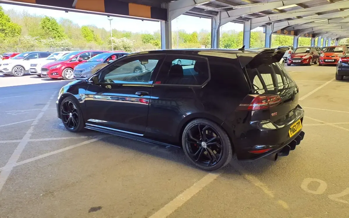 Begagnad VW Golf VII GTI 2016 Svart Halvkombi