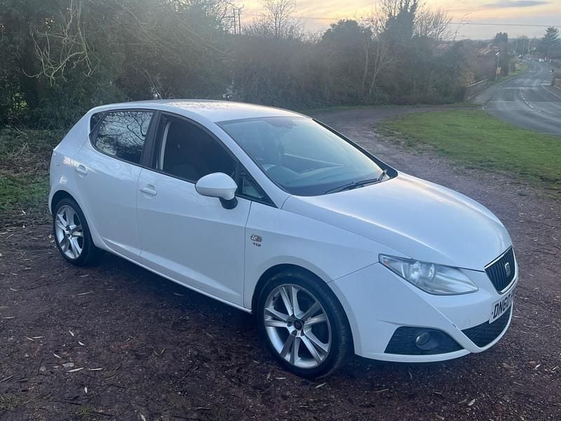 White Used 2010 Seat Ibiza Sport Hatchback | £2,495 (Expensive) - Image 1/4
