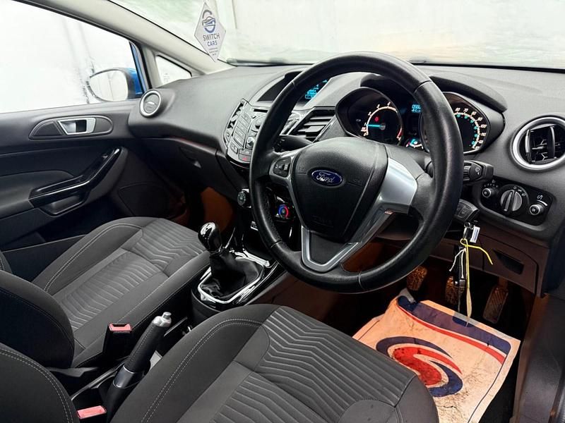Used Ford Fiesta Zetec 125 HP (91 kW) 2013 Blue Hatchback