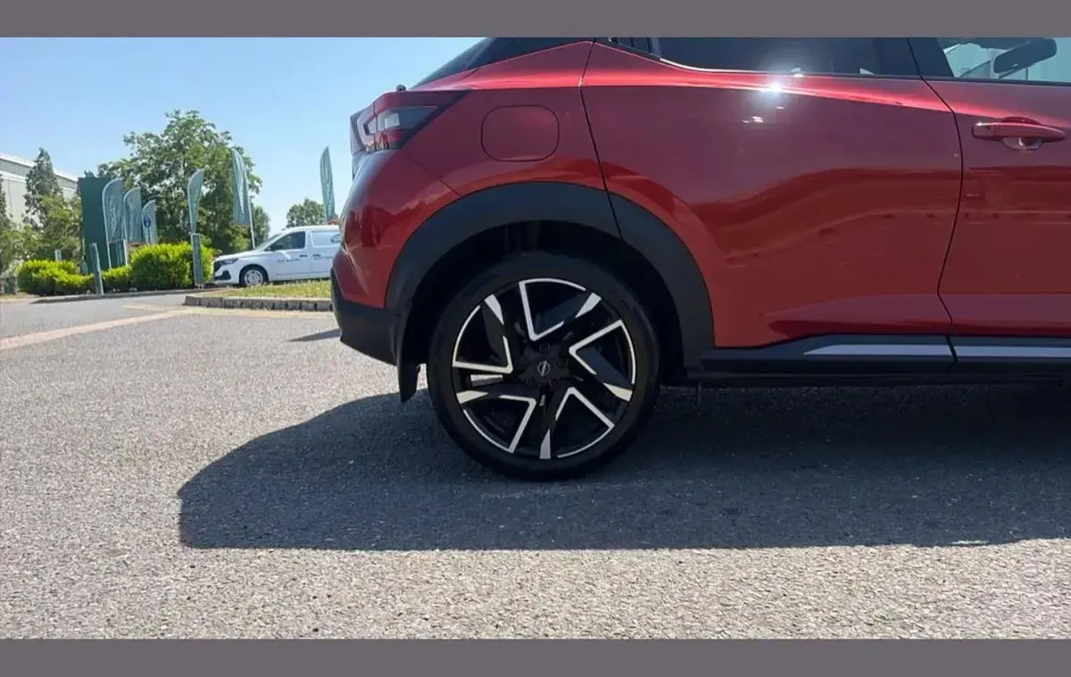 Used Nissan Juke Tekna+ 114 HP (83 kW) 2025 Fuji sunset red SUV