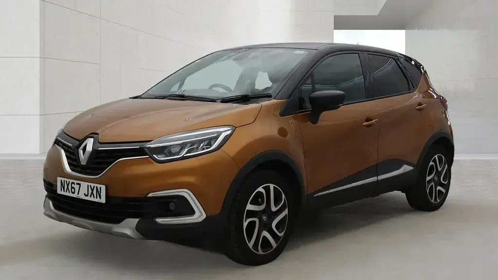 Used Renault Captur Dynamique 90 HP (66 kW) 2017 Orange SUV