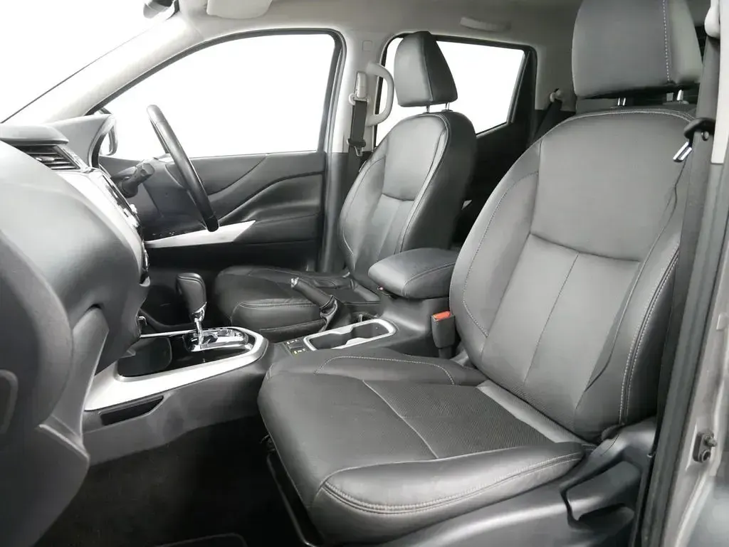 Used Nissan Navara Tekna 190 HP (139 kW) 2021 Grey Pickup