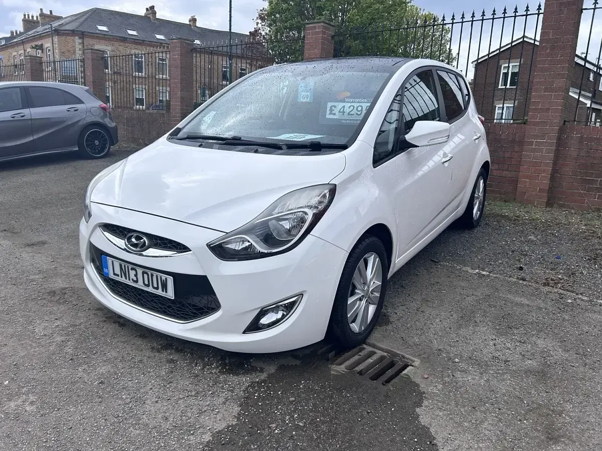 Used Hyundai ix20 Style 90 HP (66 kW) 2013 White Hatchback