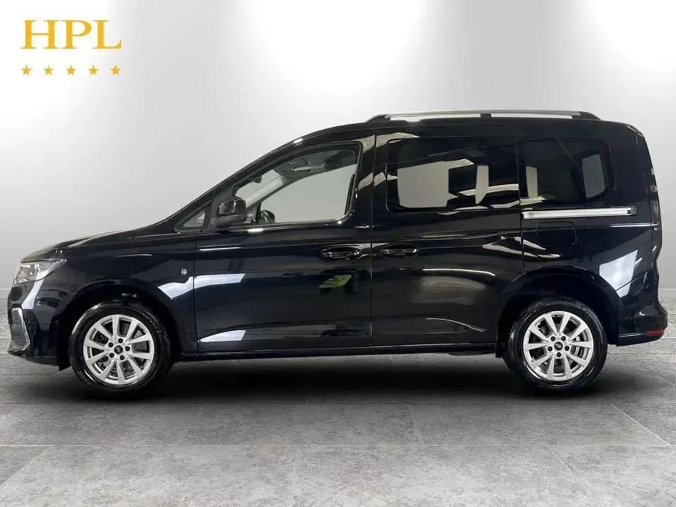 Used Ford Tourneo Connect Titanium 122 HP (89 kW) 2023 Black MPV