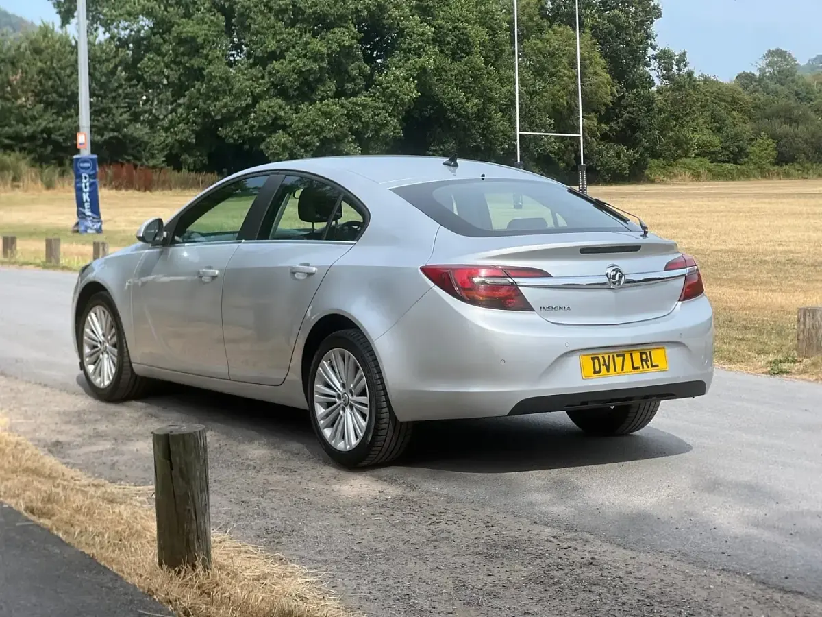 Used Vauxhall Insignia Design Edition 140 HP (102 kW) 2017 Silver Hatchback