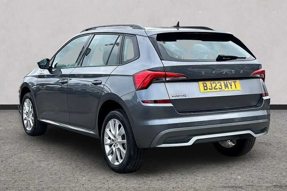 Used Skoda Kamiq SE 94 HP (69 kW) 2023 Graphite grey metallic SUV