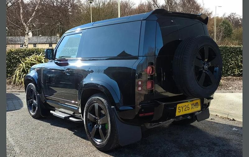 Used Land Rover Defender SE Dynamic 246 HP (180 kW) 2025 Black SUV