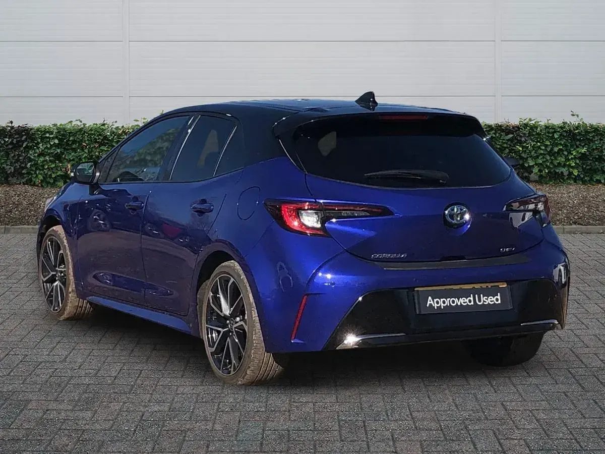 Used Toyota Corolla 196 HP (144 kW) 2025 Blue Hatchback