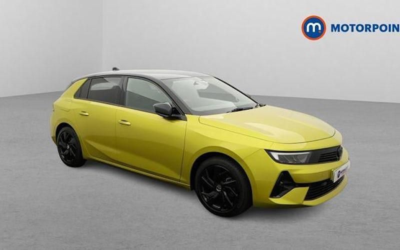 Used Vauxhall Astra 131 HP (96 kW) 2024 Yellow/black Hatchback