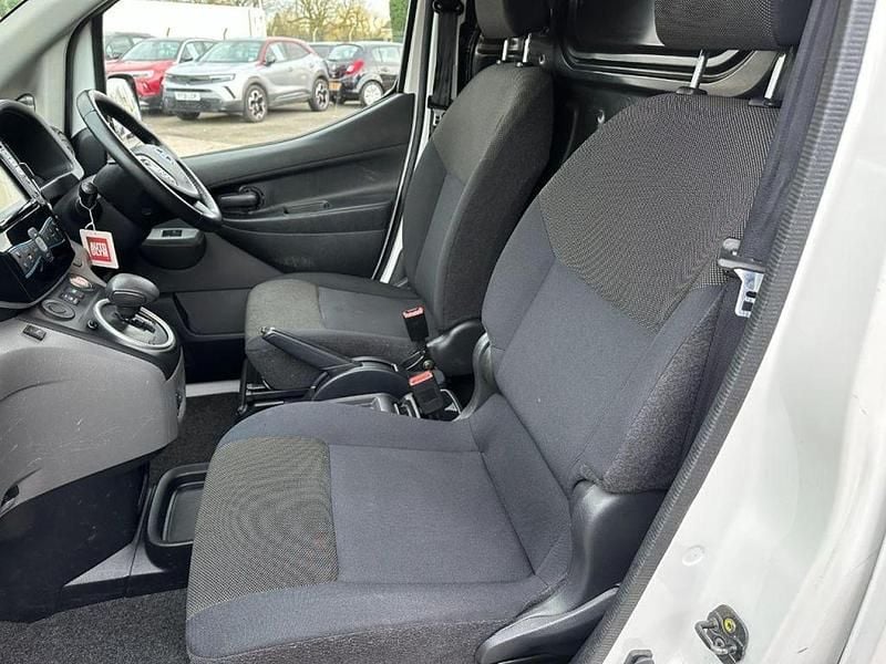 Używany Nissan e-NV200 Tekna 79 kW (108 KM) 2018 Biały Minivan