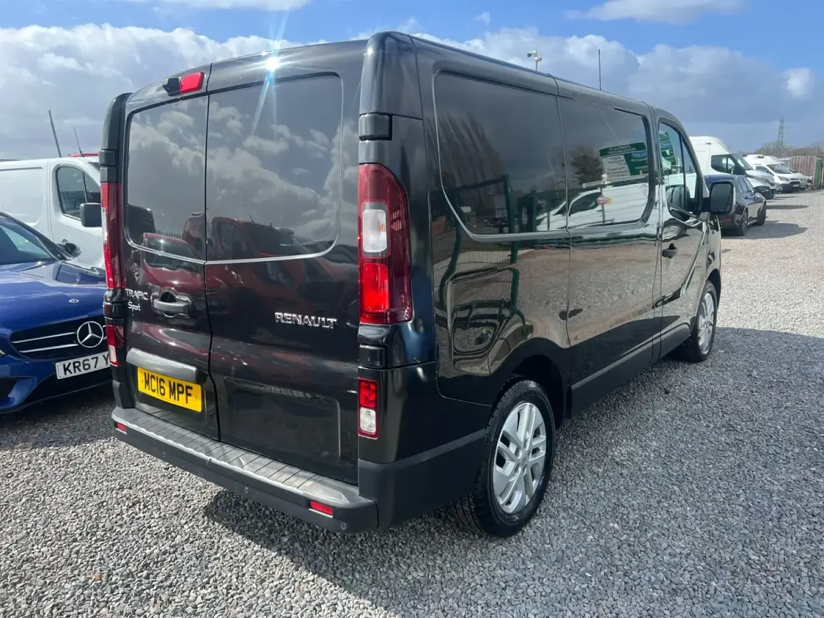 Begagnad Renault Trafic 2016 Svart Minibuss