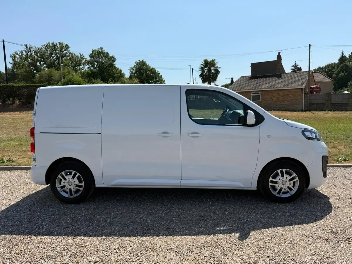 Used Vauxhall Vivaro Sportive 100 HP (73 kW) 2019 White MPV