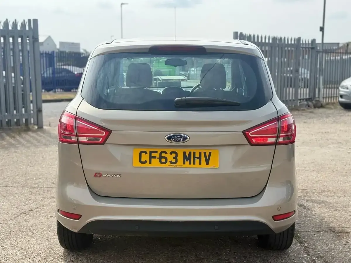 Used Ford B-MAX Zetec 90 HP (66 kW) 2014 Silver MPV