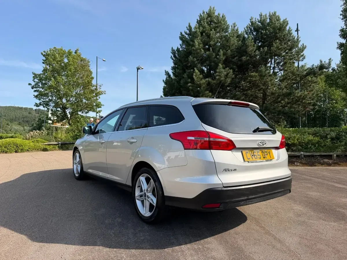 Used Ford Focus Zetec 120 HP (88 kW) 2015 Silver Estate