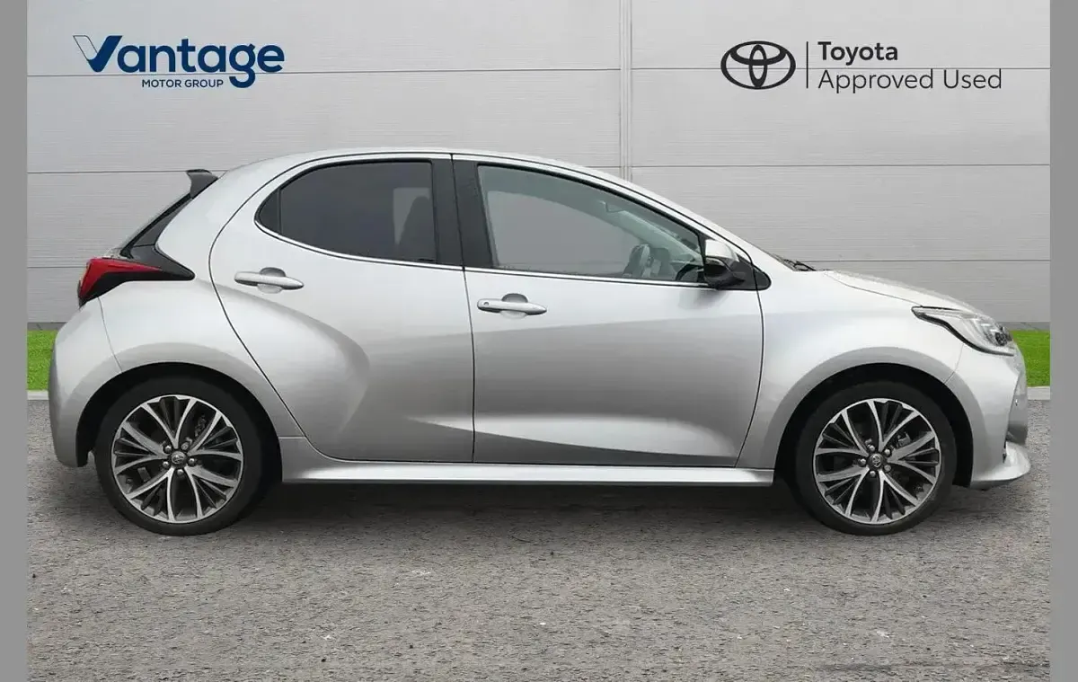 Used Toyota Yaris 113 HP (83 kW) 2022 Silver Hatchback