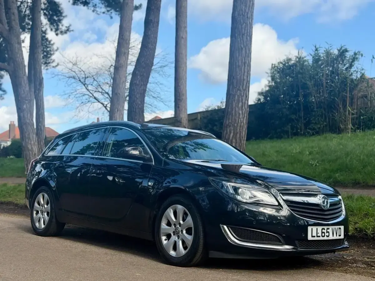 Second-hand Vauxhall Insignia S 136 CP (100 kW) 2015 Negru Break