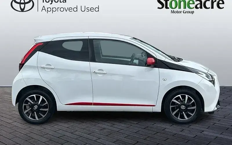 Used Toyota Aygo Trend 72 HP (52 kW) 2019 White Hatchback