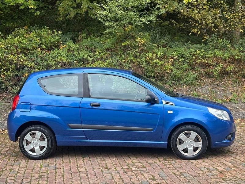 Used Chevrolet Aveo 2010 Blue Hatchback