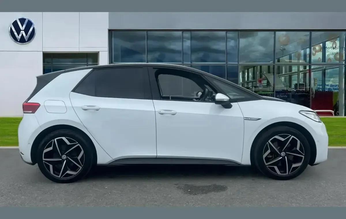 Used VW ID.3 Pro 150 kW (204 HP) 2023 White Hatchback