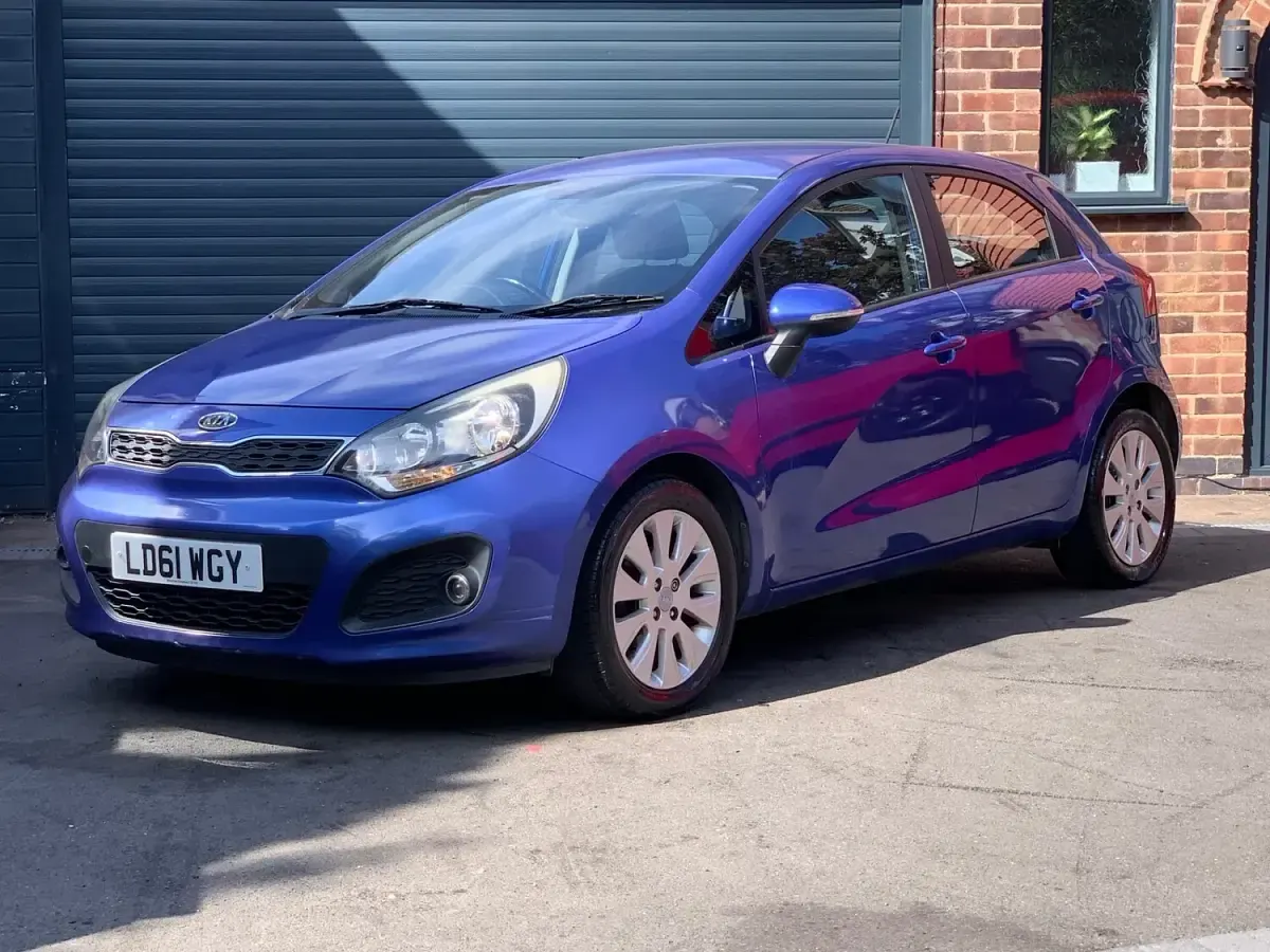 Used Kia Rio 85 HP (62 kW) 2011 Blue Hatchback