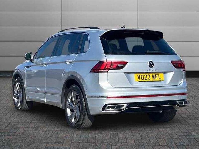 Używany VW Tiguan R-line Edition 150 KM (110 kW) 2023 Srebrny SUV