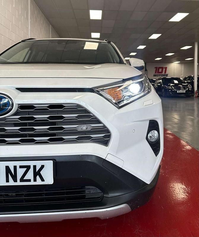 Used Toyota RAV4 Hybrid 2020 White SUV