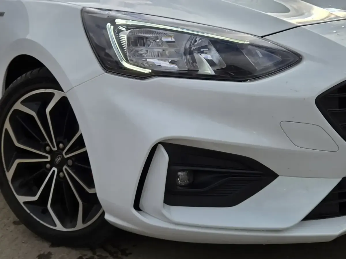 Usado Ford Focus ST-Line X 120 HP (88 kW) 2020 Branco Citadino