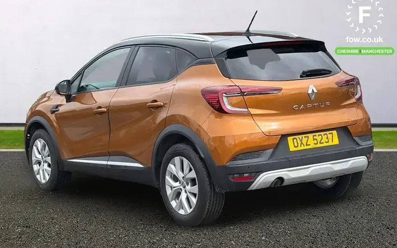 Begagnad Renault Captur Iconic 131 HK (96 kW) 2020 Orange SUV