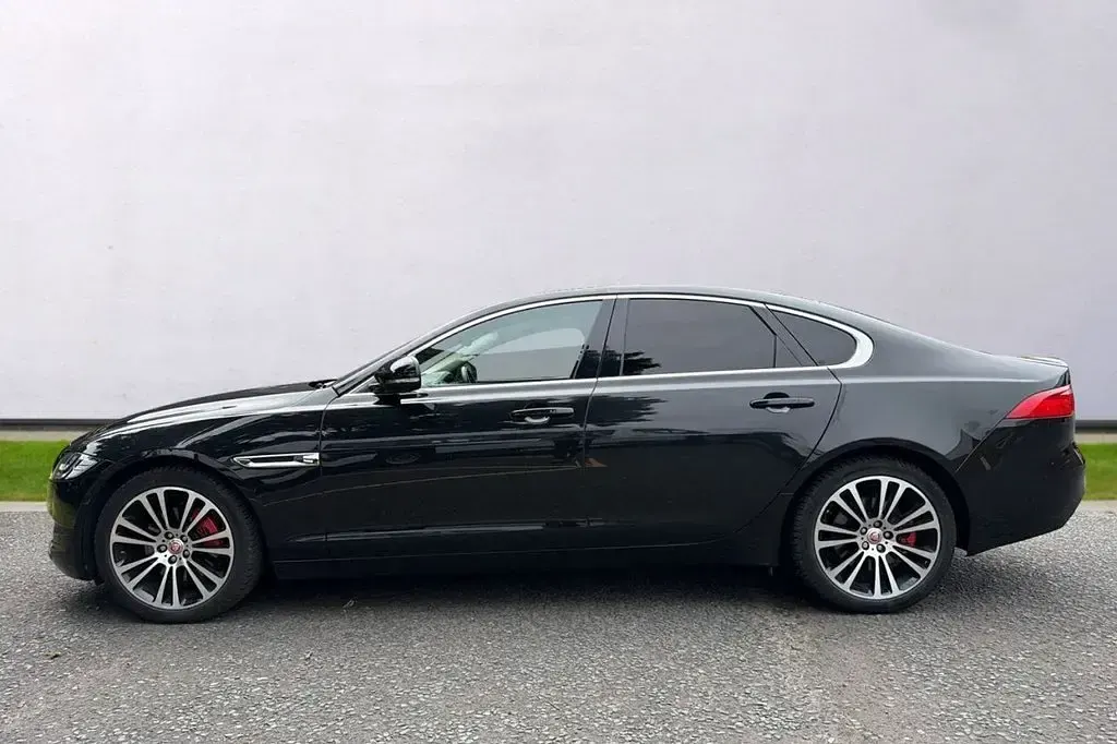 Used Jaguar XF Portfolio 180 HP (132 kW) 2018 Black Sedan