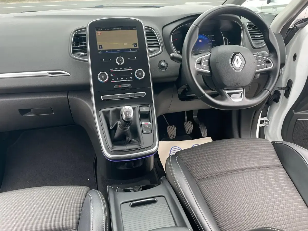 Used Renault Scénic III Dynamique 2017 White MPV