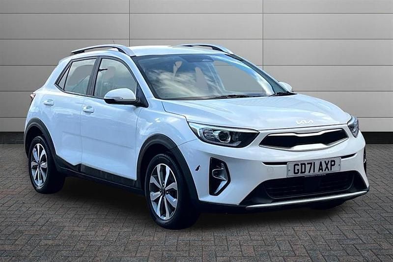White Used 2022 Kia Stonic SUV | £11,995 (Good price) - Image 1/4