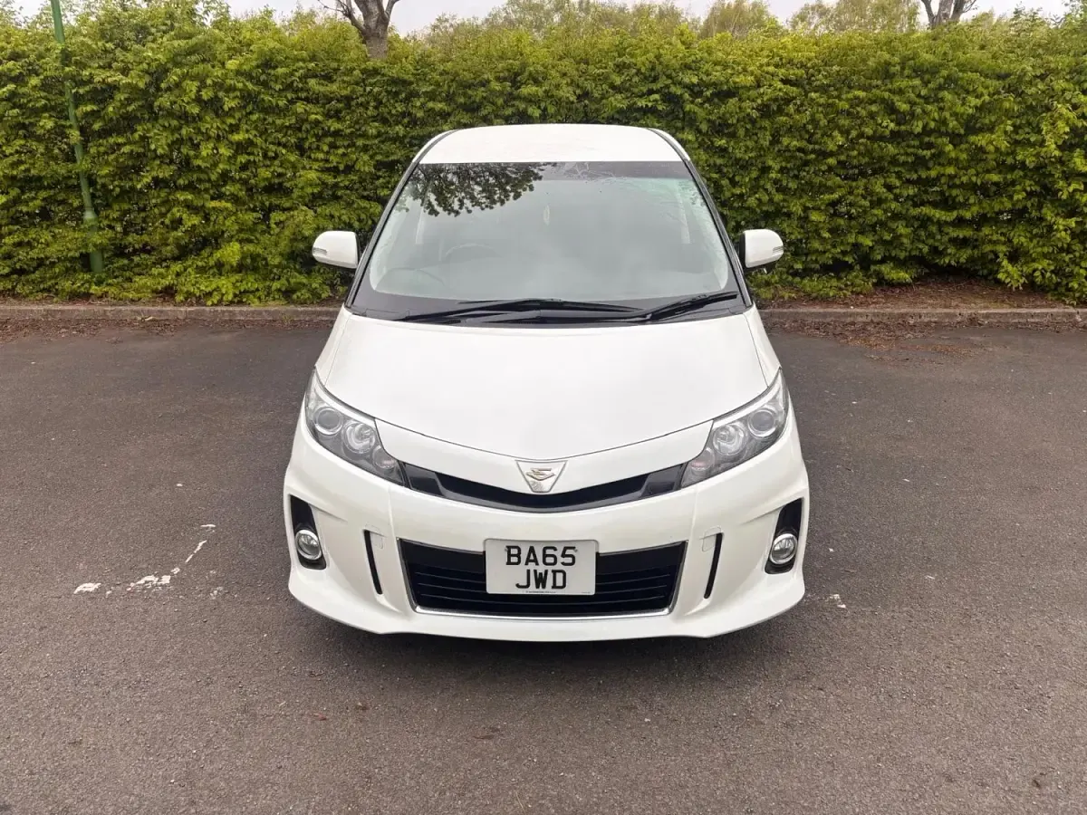 Begagnad Toyota Estima 2026 Vit Minibuss