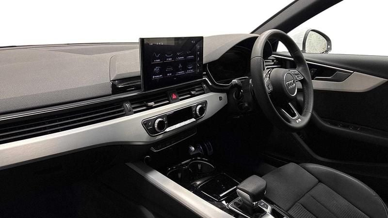 Used Audi A4 S-Line 204 HP (150 kW) 2024 White Estate