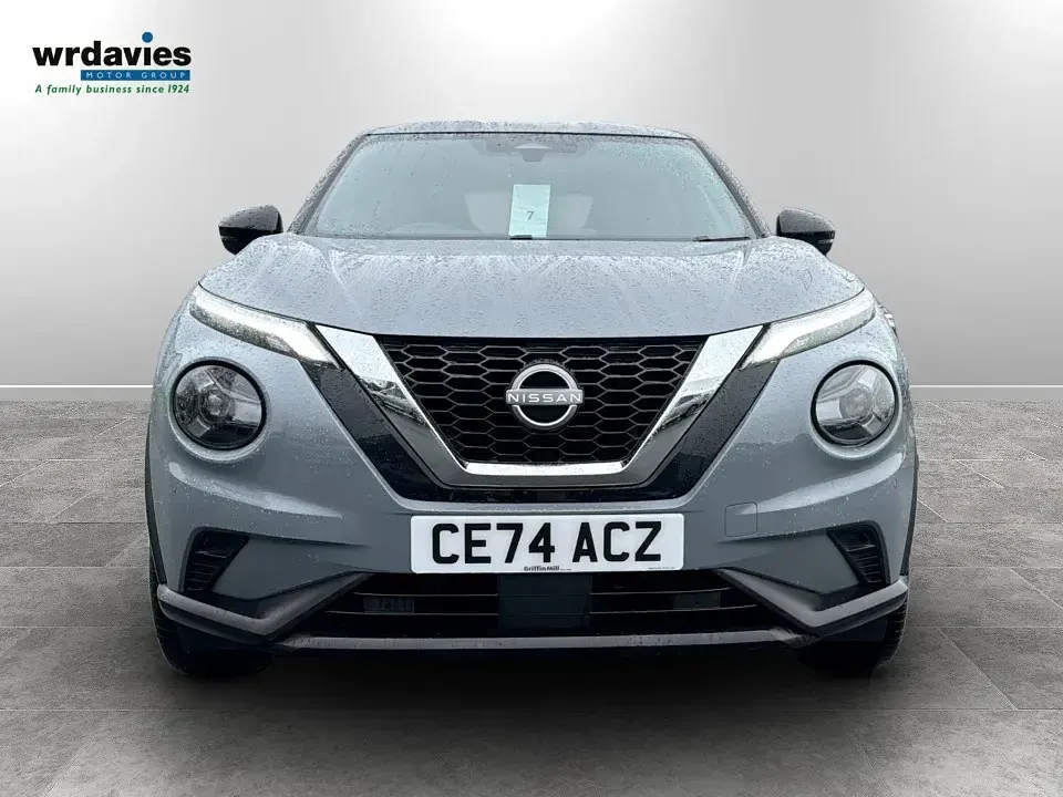 Begagnad Nissan Juke N-Connecta 2024 Grå SUV