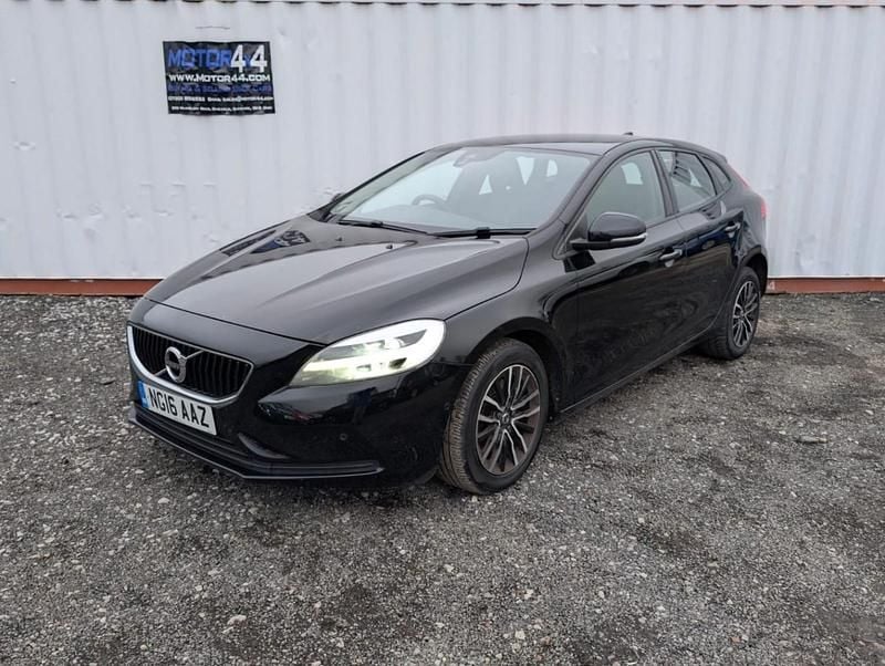 Used Volvo V40 Momentum 122 HP (89 kW) 2016 Black Hatchback
