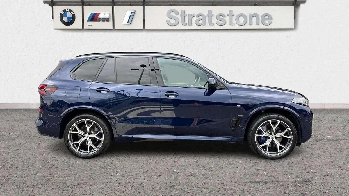 Gebraucht BMW X5 M Sport 294 PS (216 kW) 2024 Blau SUV