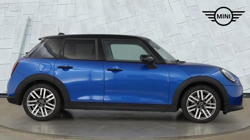 Begagnad Mini Cooper Classic 2025 Blå Halvkombi